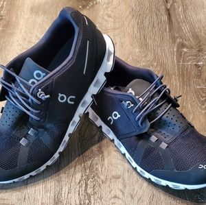 On Cloud Womens 2.0 Running Shoes Black/White Low